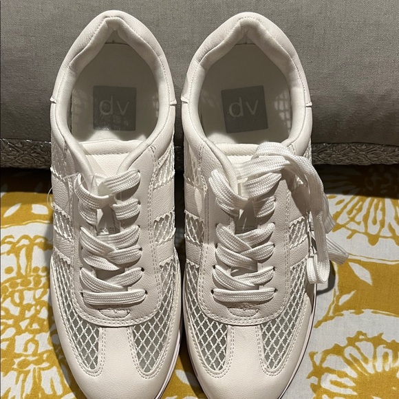 DV by Dolce Vita White Sneakers - Picture 1 of 7